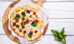 Roasted tomato, red onion and basil blondie pizza
