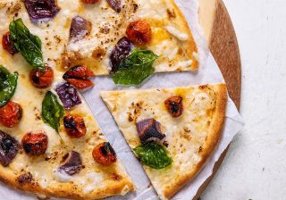 Roasted tomato, red onion and basil blondie pizza (
